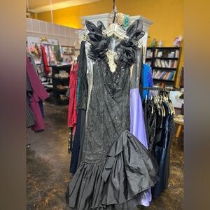 Loralie Vintage Elegant Black Ruffled Evening Dress Size 12 (vintage)